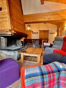 a living room with a couch and a fireplace at Résidences Delavay Les Pistes in Les Gets