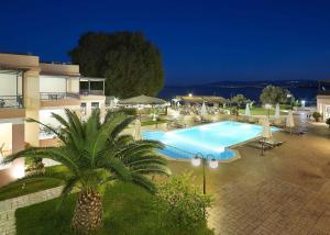 Bazén v ubytování Avantis Suites Hotel nebo v jeho okolí