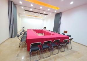 a large conference room with a red table and chairs at Real Cocula in Cocula