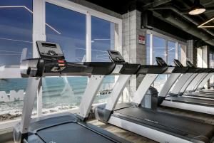 Posilňovňa alebo fitness centrum v ubytovaní Apartment AGUAMARINA on the beach front