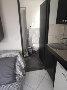 Koupelna v ubytování Studio bien situé avec un balcon