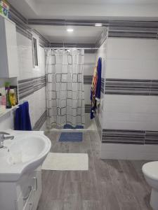 Ένα μπάνιο στο Villa Rosa