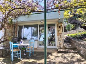 a table and chairs in front of a house at le finestre sul mare in Conversano