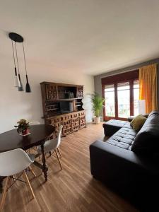 Fotografia z galérie ubytovania Cute apartment with ocean views v destinácii Cunit
