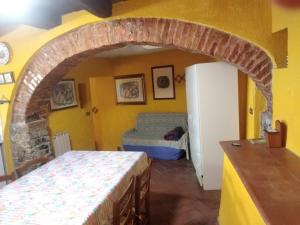 a room with two beds and a stone archway at Appartamento Gelsomino in Montale