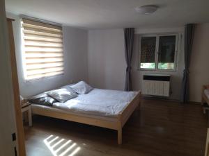 A bed or beds in a room at Ubytovanie Tibor Skarba