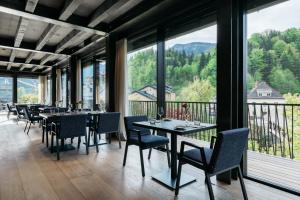 Nespecifikovaný výhled na hory nebo výhled na hory při pohledu z hotelu