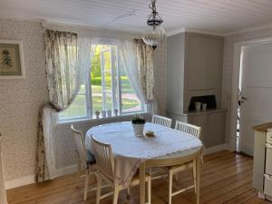 a dining room with a table and a window at Bagarstugan in Kolbäck