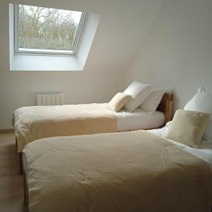 Posteľ alebo postele v izbe v ubytovaní Gîte cosy en forêt