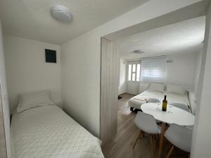 Postel nebo postele na pokoji v ubytování Pejovic apartmani Mojkovac