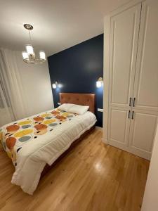 a bedroom with a large bed in a room at Confortable, au centre-ville in Saint-Claude