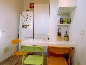 a kitchen with a table and chairs and a refrigerator at Casa Milena in Vallecchia