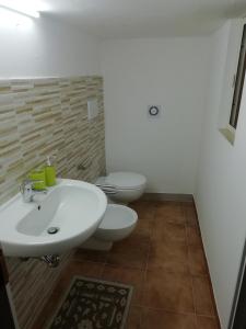 Et badeværelse på Casa Vacanza Vieste In Centro - Maison del Borgo