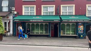 Majutusasutuse Charlie Foleys külastajad