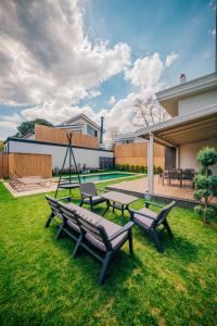 a backyard with two benches and a swing at New Balturk Villas Sapanca in Sapanca