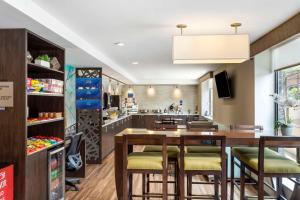 a restaurant with a table and chairs and a kitchen at Best Western Brooklyn-Coney Island Inn in Brooklyn