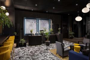 Radisson Hotel & Suites Zurich的休息区