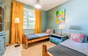 Postel nebo postele na pokoji v ubytování Gorgeous Home In Gasiorowo With Wifi