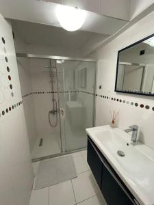 a bathroom with a shower and a sink and a mirror at Mükemmel Deniz Manzaralı Lüks in Istanbul