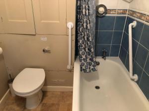 Ένα μπάνιο στο The Burnham House +81 φωτογραφίες