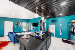 a living room with a blue wall at Unique Hideaway in Joshua Tree