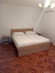 Postel nebo postele na pokoji v ubytování Apartments by the sea Gradac, Makarska - 18151