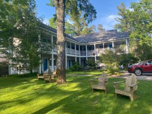 Zahrada ubytování M22 Inn Glen Arbor