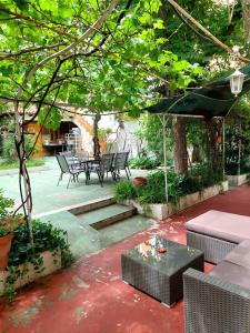 a patio with a table and chairs under a tree at N1 Casa de Madrid - greenpeace line in Madrid