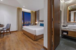 Voodi või voodid majutusasutuse Peninsula Hotel Danang toas