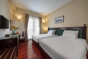 Giường trong phòng chung tại Sunline Hotel