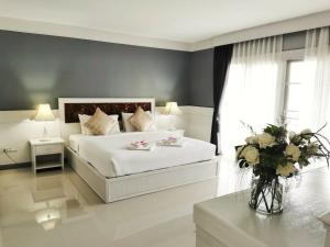 โรงแรม ริเวอร์บรีซ เชียงแสน River Breeze Chiangsean客房内的一张或多张床位