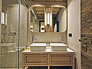 a bathroom with two sinks and a mirror at Appartement skis aux pieds avec concierge 5* à Méribel - FR-1-613-38 in Méribel +23 photos