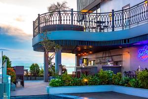 Rõdu või terrass majutusasutuses Peninsula Hotel Danang