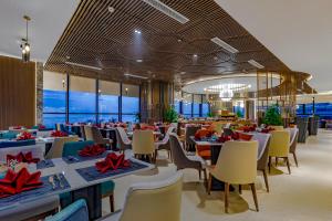 Restaurace v ubytování Peninsula Hotel Danang