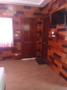 TV a/nebo společenská místnost v ubytování Woodland Inn