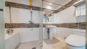 Koupelna v ubytování Venezia Hotel + 21 fotografií