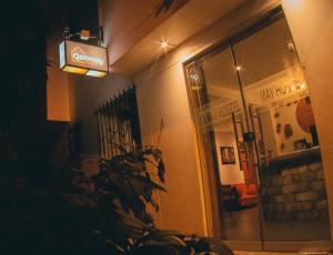 Televiisor ja/või meelelahutuskeskus majutusasutuses Qolmay Hostel Cusco