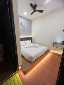 Postel nebo postele na pokoji v ubytování New! 1min to JonkerStreet TangHouse's Hotel Melaka 鸡场街