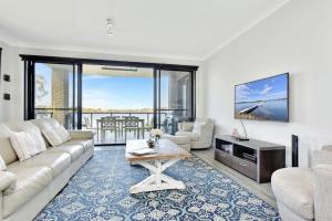 Posedenie v ubytovaní Water's Edge Apartment 1 absolute waterfront at Fishing Point on Lake Macquarie