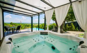 Bazén v ubytovaní Holiday Home Beretinec Hills alebo v jeho blízkosti