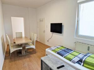Televisyen dan/atau pusat hiburan di Work & Stay Apartments in Leverkusen