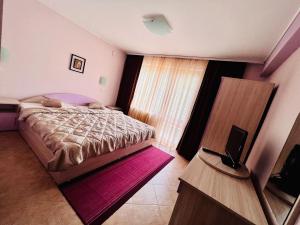 A bed or beds in a room at ArdoVel Park Hotel