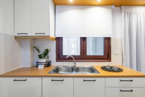 Kuchyň nebo kuchyňský kout v ubytování Areti InCreteble Cretan Residences Collection
