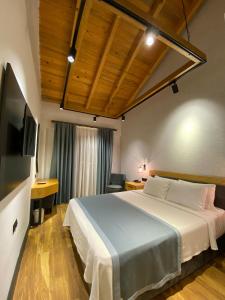 Postel nebo postele na pokoji v ubytování Lal Azure Alaçatı