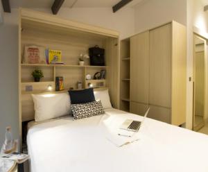 Postel nebo postele na pokoji v ubytování Coliwoo Keppel - CoLiving