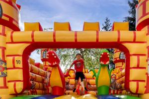 Camping Country Park Crecy La Chapelle - Site Officiel - Next to Disneyland Paris的儿童游玩区