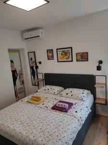 Postel nebo postele na pokoji v ubytování Apartment and Room Bonefacic