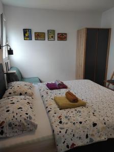Postel nebo postele na pokoji v ubytování Apartment and Room Bonefacic