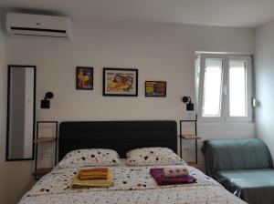 Postel nebo postele na pokoji v ubytování Apartment and Room Bonefacic