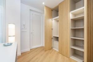 a room with a closet with a wooden door at LUXURY SILGAR in Sanxenxo